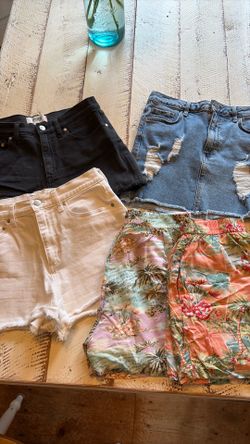 4 Shorts, 1 Skirt- American Eagle, PINK, Forever 21 $15 For All