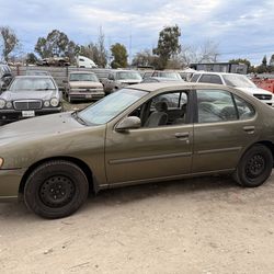 1997 Nissan Altima 4cyl ***for parts only***