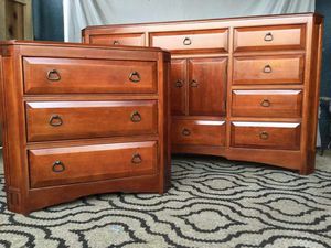 Photo Nice!! Dresser with Mirror & Night stand. SOLID WOOD !!Excellent condition👍15 perfectly working drawers.( Tocador con espejo y buro ) BIG SIZE!!