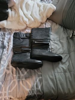 Women's Boots  Size 7.5