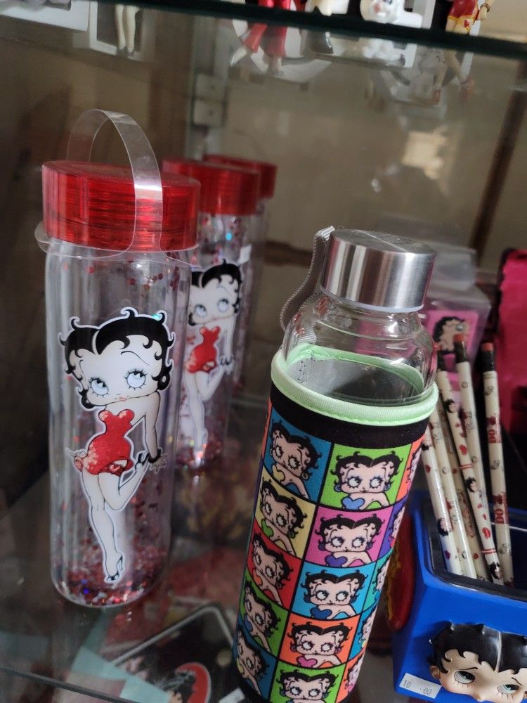 Betty Boop Water bottles