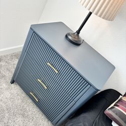 Sleek 3-drawer Nightstand 