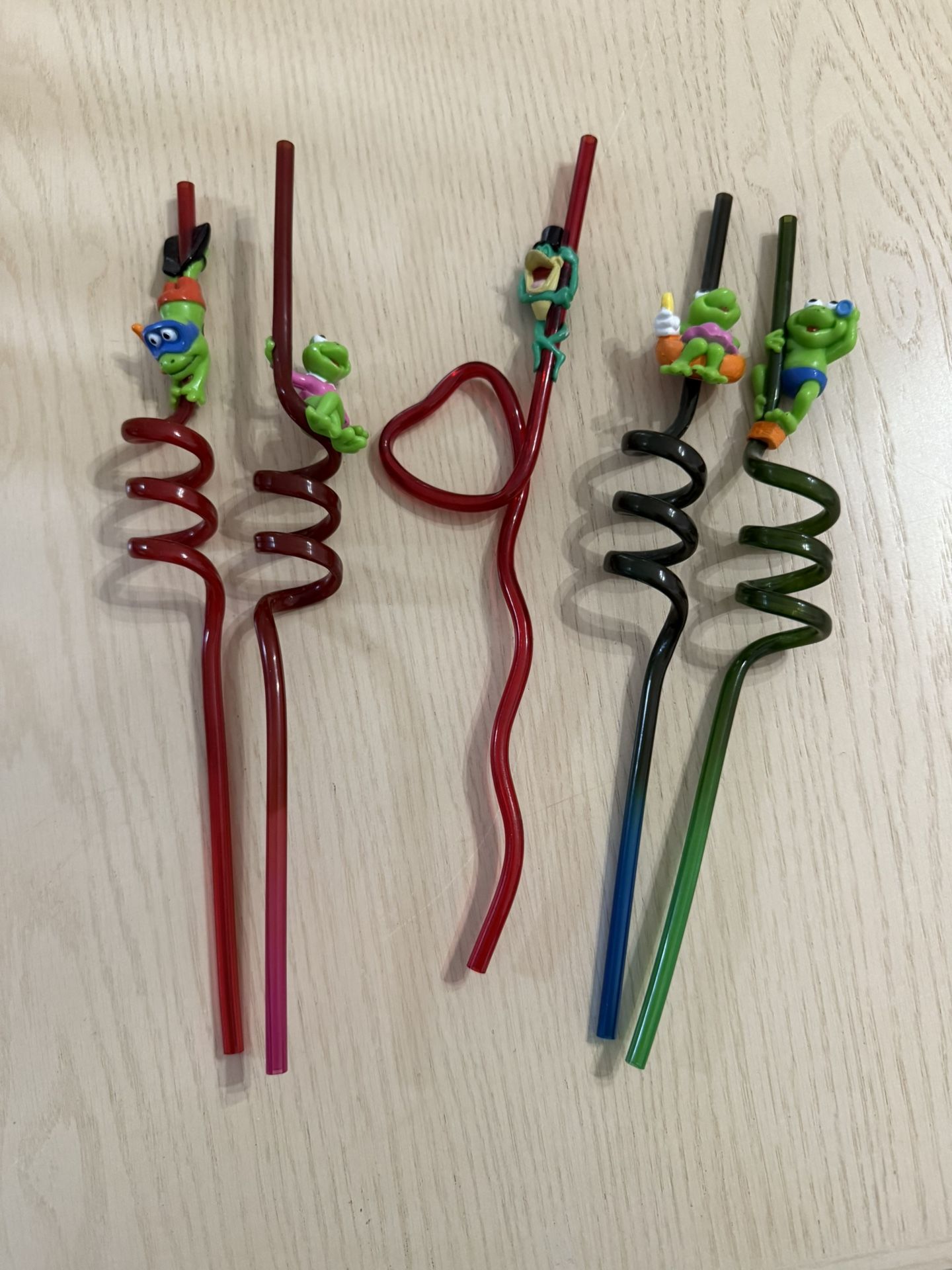 5,assorted Frog Curly Straws With Baby Kermit And Warner Brothers