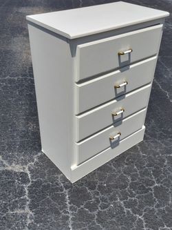 ✨ Vintage Solid 4-Drawer Chest 😍 Timeless Style! ✨✨ Solid