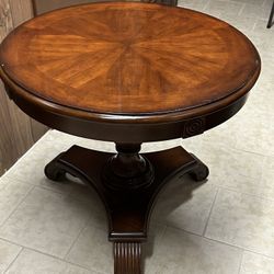 32” Round Foyer Table w/ Design Inlay (cherry)