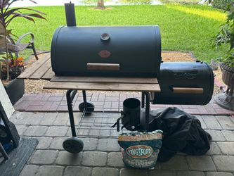 Char-Griller Smokin’ Pro Horizontal Smoker in Black Barrel Horizontal Charcoal Smoker with Offset Smoker Box with Cover and Ash/coal Sifter