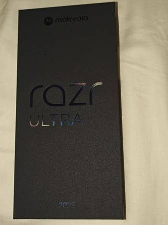 Motorola RAZR Ultra 2025 1TB 16G RAM Factory Unlocked Clean IMEI