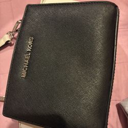 Michael Kors black small shoulder cross bag