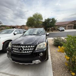 Mercedes Benz 2009 SUV  Black Color, Black Interior Clean Title 76,000 Miles 
