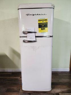 Frigidaire
7.5 cu. ft. Mini Fridge in Cream with Rounded Corners and Top Freezer