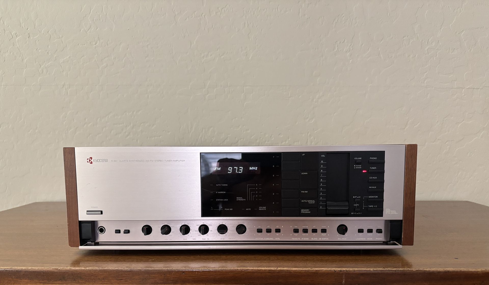 Kyocera R-861 AM/FM Stereo Tuner/Amplifier