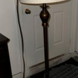 💡 Standing Lamp with Shade