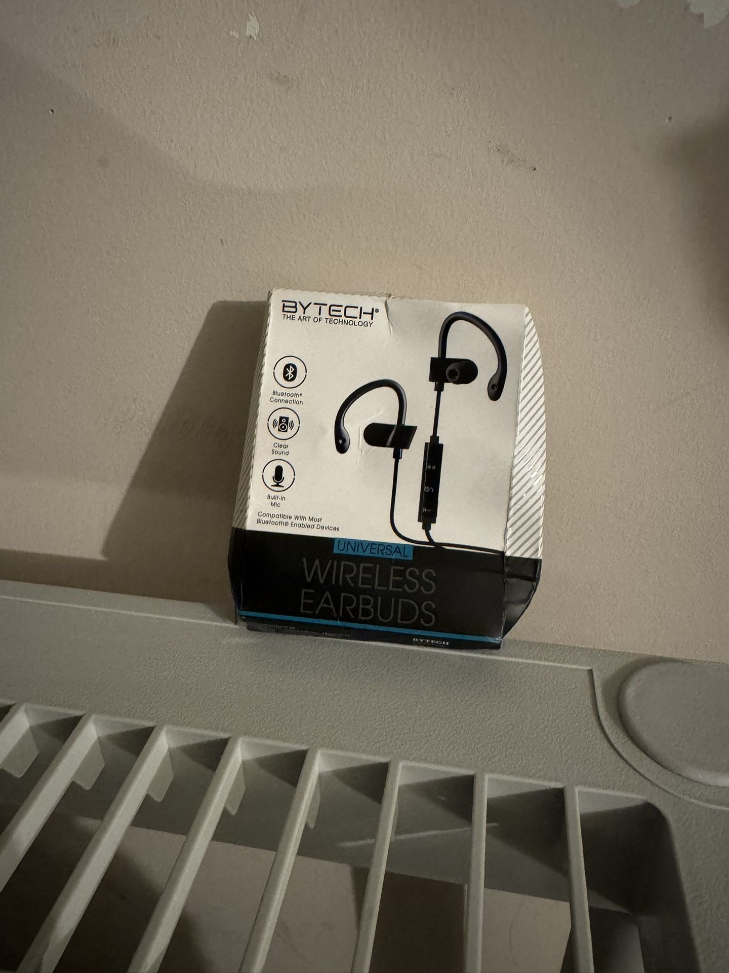 BYTECH Universal Wireless Earbuds - New in Box!
