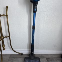Cordless vaccum 
