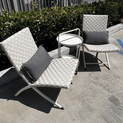 New In Box 2 Wicker Chair And Rolling Cart Table Patio Furniture Set With Pillows 
