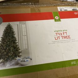 Pre-lit Christmas tree