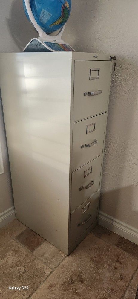 4 Drawer File Cabinet with Key