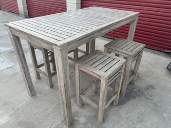 RUSTIC PATIO DINING SET W/STOOLS