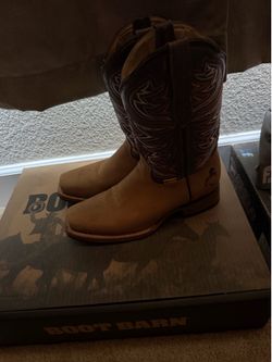 Men’s cowboy boots size 7.5
