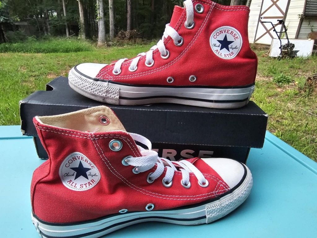Unisex Converse Chuck Taylors