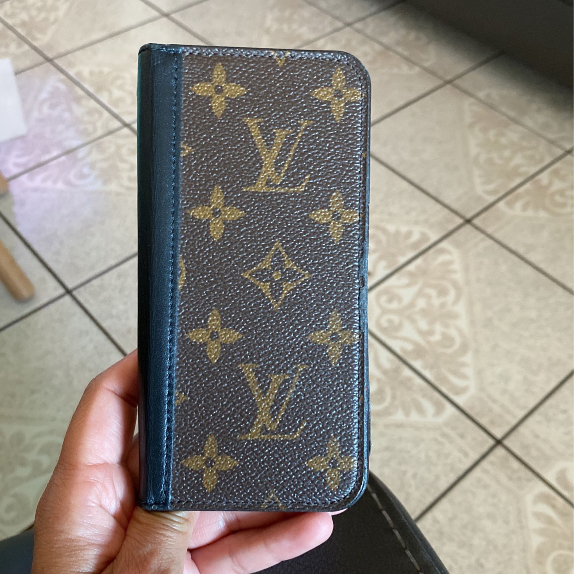 Louis Vuitton iPhone X Max Folio Case 