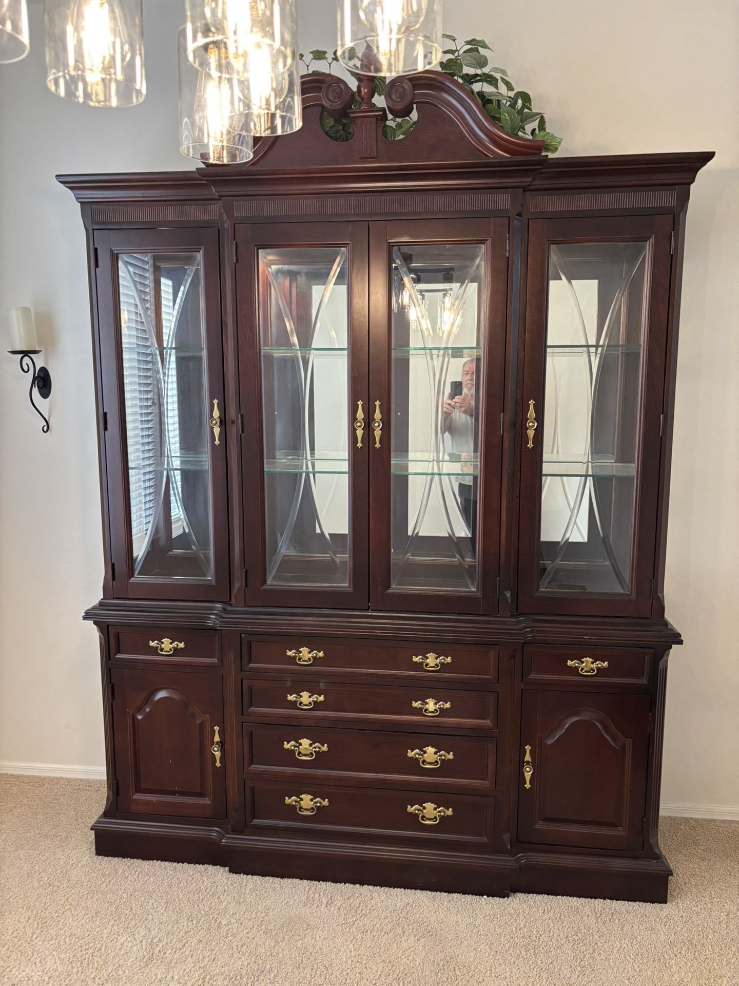 Bassett Hutch With Touch Light Hinges
