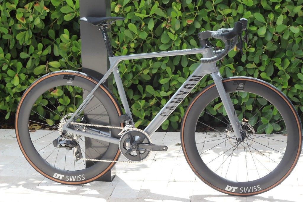 2022 Canyon Ultimate CF SL. Road bike Medium, New Dt Swiss Wheels, Power Meter.