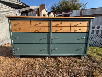 Amazing dresser ! Real wood! ✨