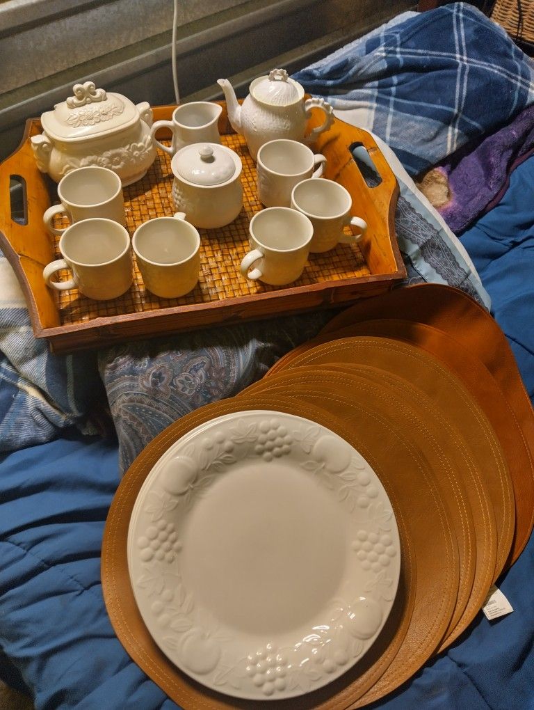 13 Piece Vintage Fruit Gibson Tea Set