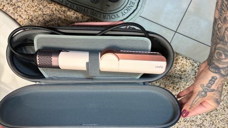 Dyson Airstraight for hair