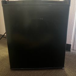 Mini fridge 