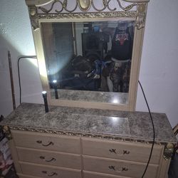 Dresser With Mirror 