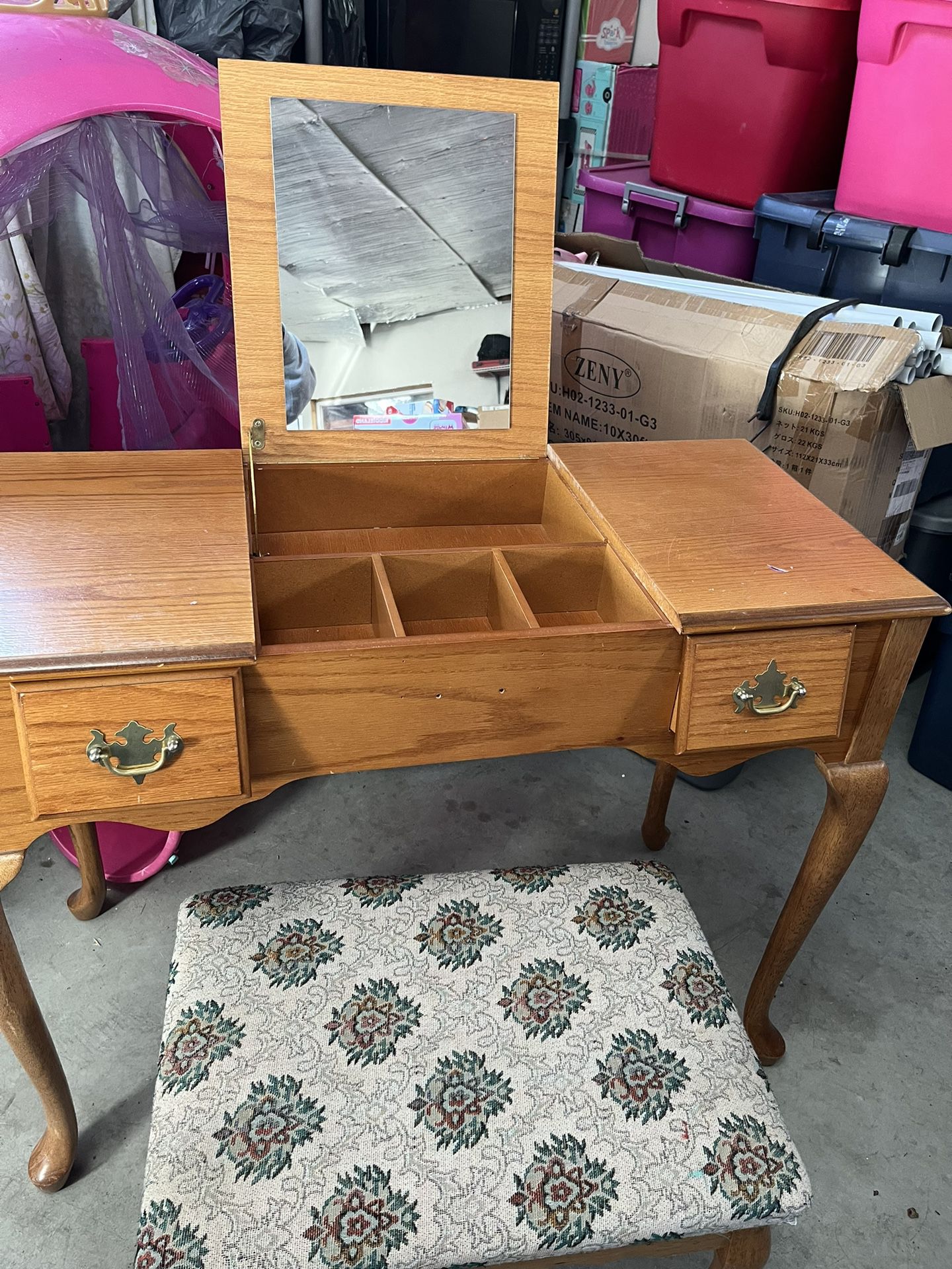 Desk Vanity /stool 
