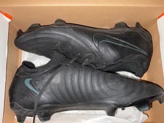 Soccer cleats