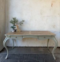 Elegant Drexel Writing Desk
