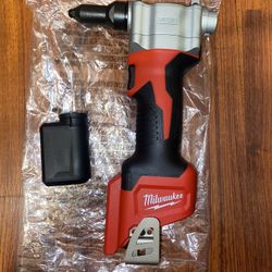 Milwaukee M12 Rivet Tool (2550-20) Included (4) Size 3/32", 1/8", 5/32", 3/16
