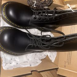 Doc Martens 1490 Black Smooth 