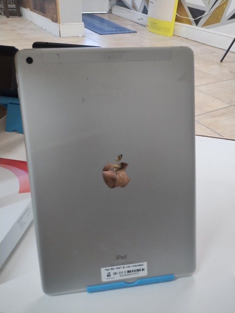 Unlocked iPad 8th Generation Wifi & Cellular Clean With Charger & Warranty