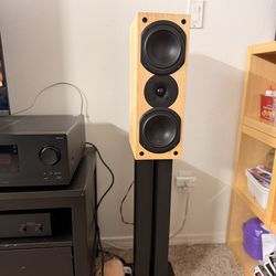 SYSTEM AUDIO SA520 BOOKSHELF SPEAKERS (Mint Condition)