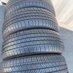 245/60r18 Kumho Tires Cón 80% De Vida Las 4 