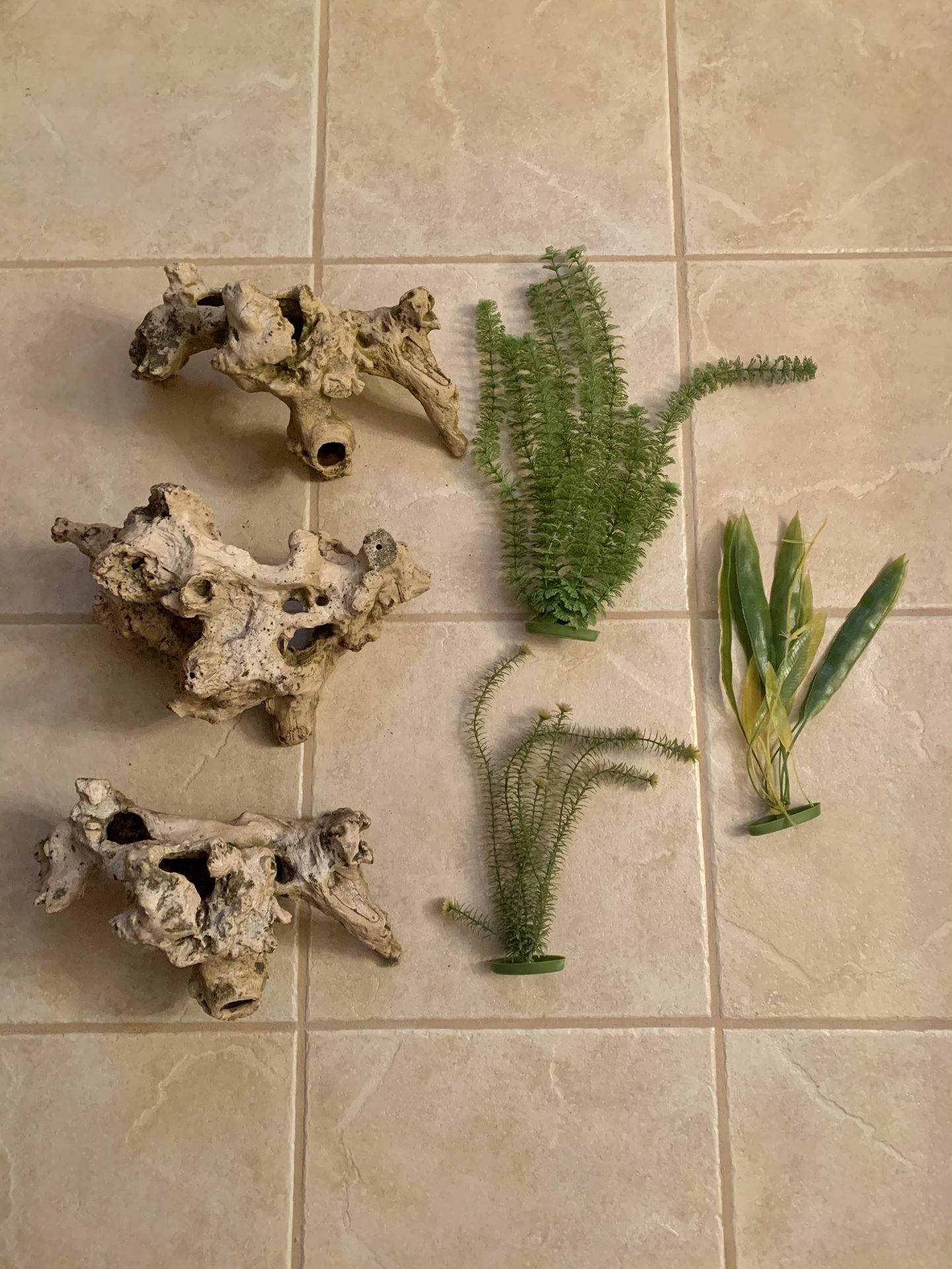 Preowned artificial fiberglass wood and greens for fish tank