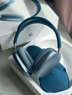 AirPod Max’s blue usb-c