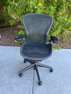 Herman Miller Aeron size B ( can deliver for $10 )
