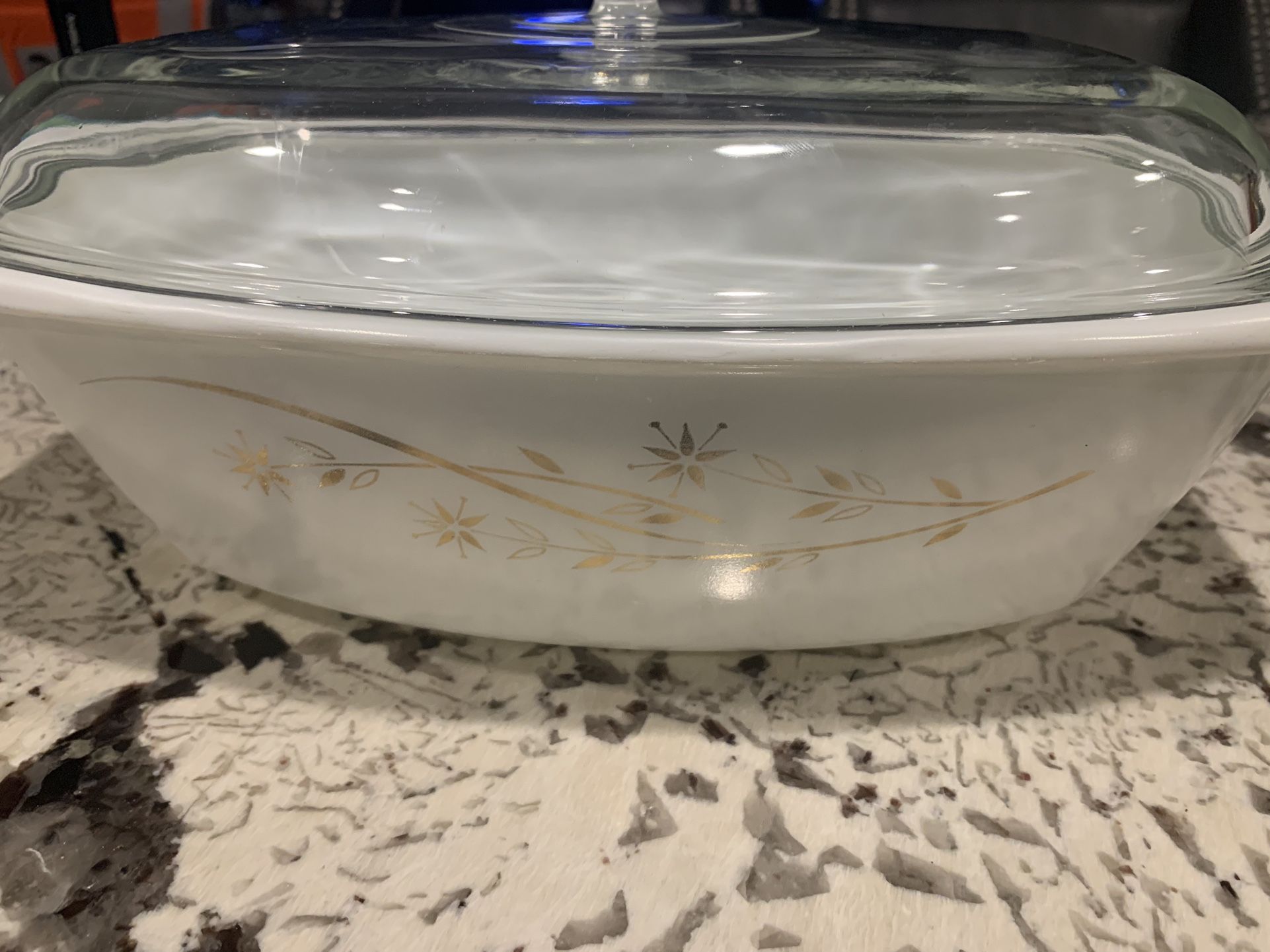Vintage Pyrex #058 Golden Honeysuckle 1963 debut 4 Qt Gold Floral Casserole / Roaster with Lid.