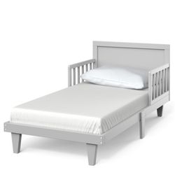 TODDLER BED BY CHILDCRAFT WHITE