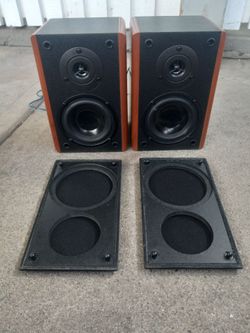 Bookshelf Speakers Pair with Grilles