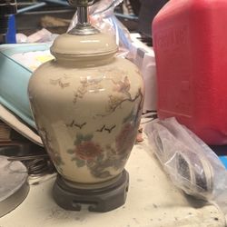 Oriental VTG  Handpainted Lamp 