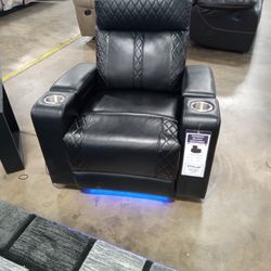 🤯 Maximo Black Recliner @ American Freight In Bryan TX Financing Available!