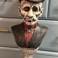 HORROR SCARY PORCELAIN STATUE