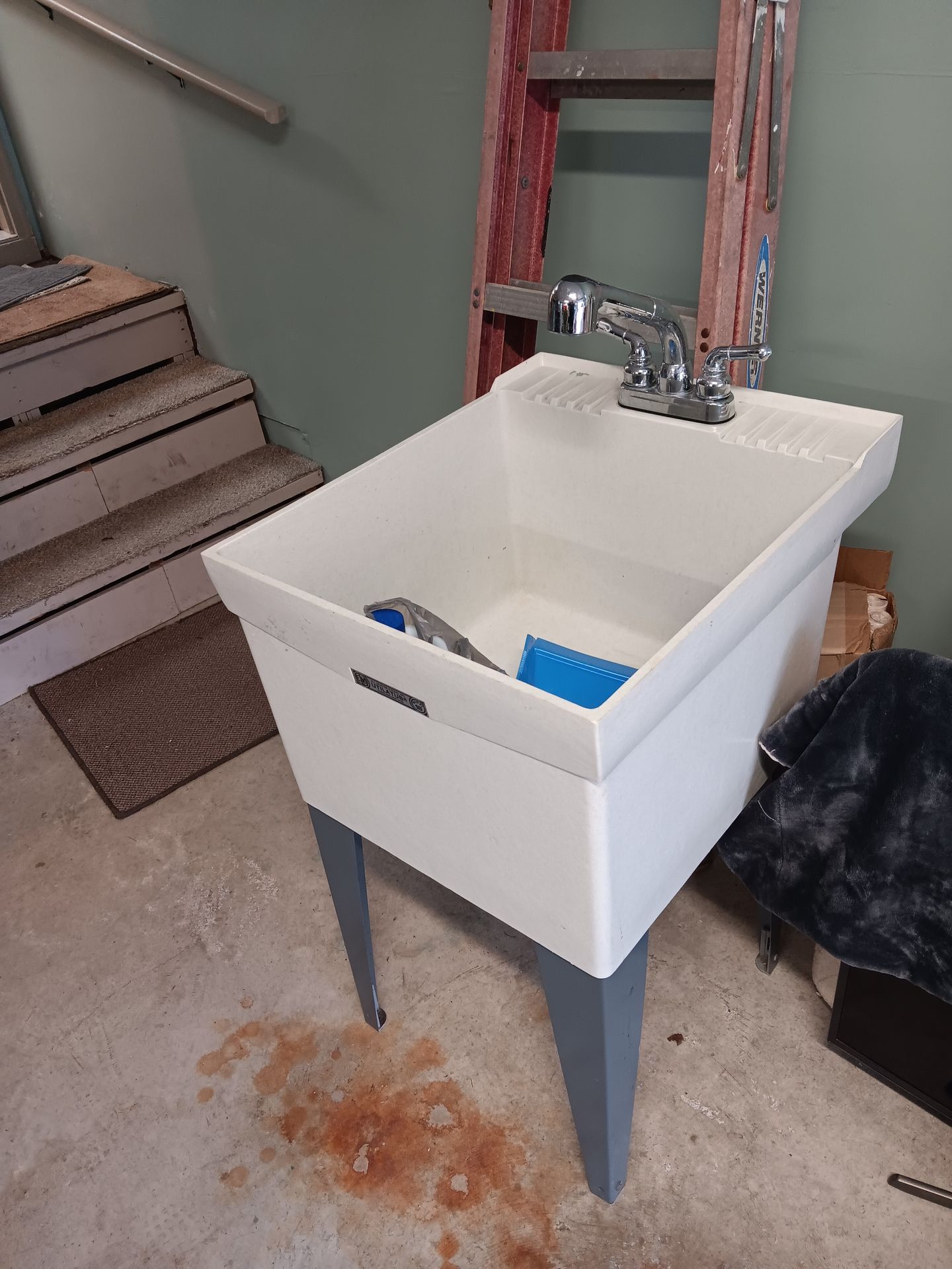 Utility sink